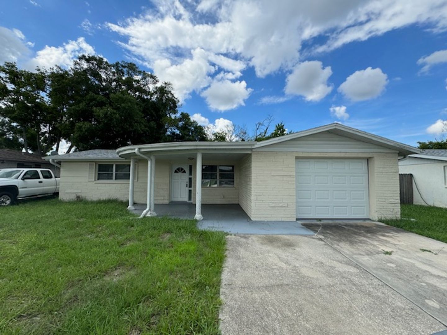 Holiday House: 5546 Moog Road