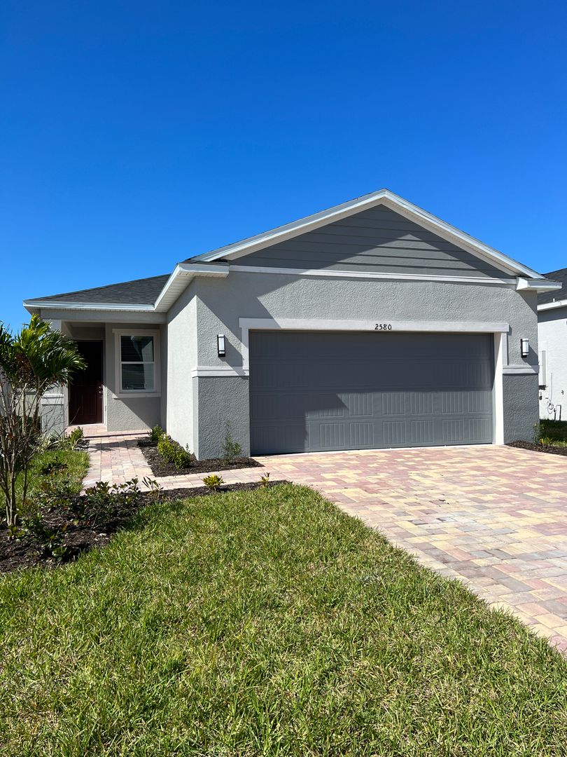 Palmetto House: 2580 89th St Circle E.