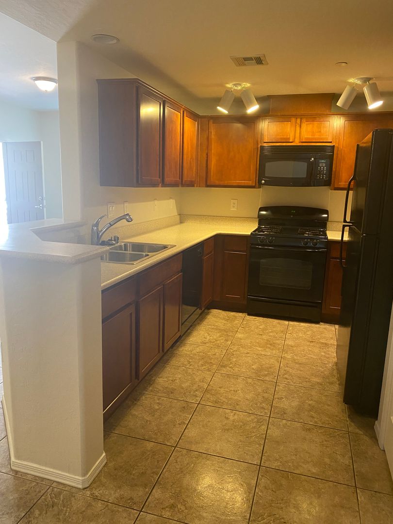 Las Vegas House: 6868 Sky Pointe Dr. #1004