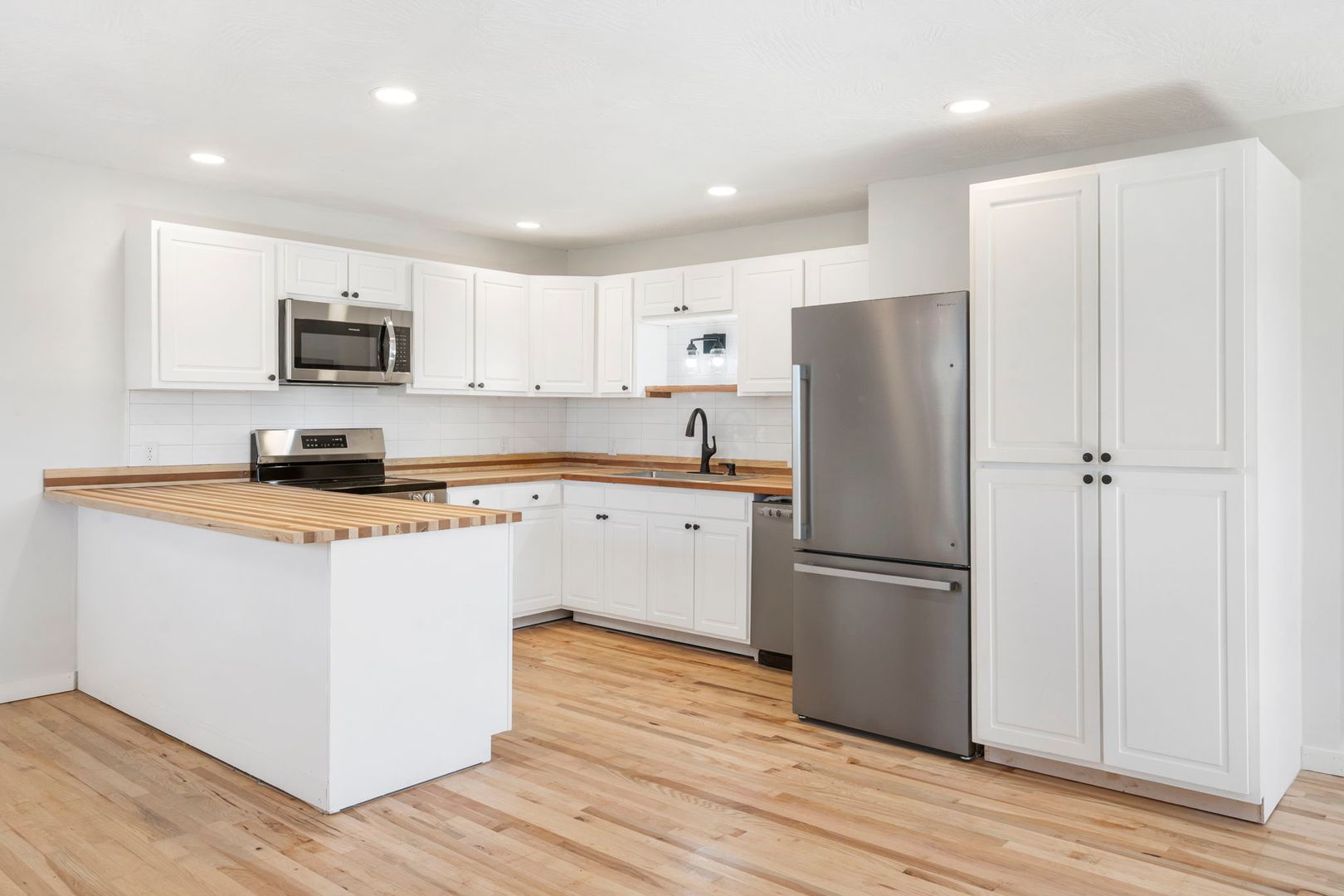 Springfield Apartment: 2831 E University