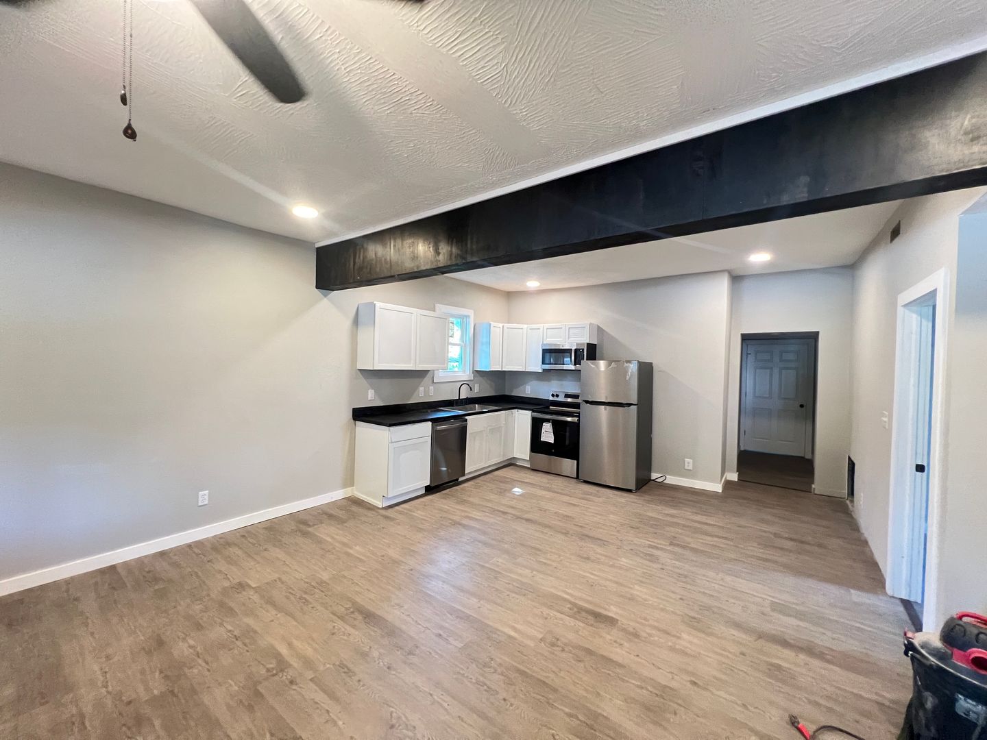 Springfield House: 1106 W Division Unit B