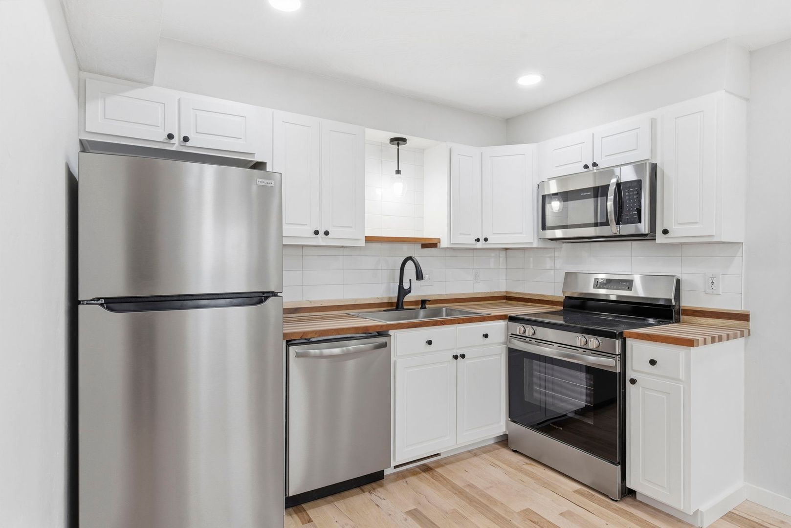 Springfield Apartment: 2831 E University