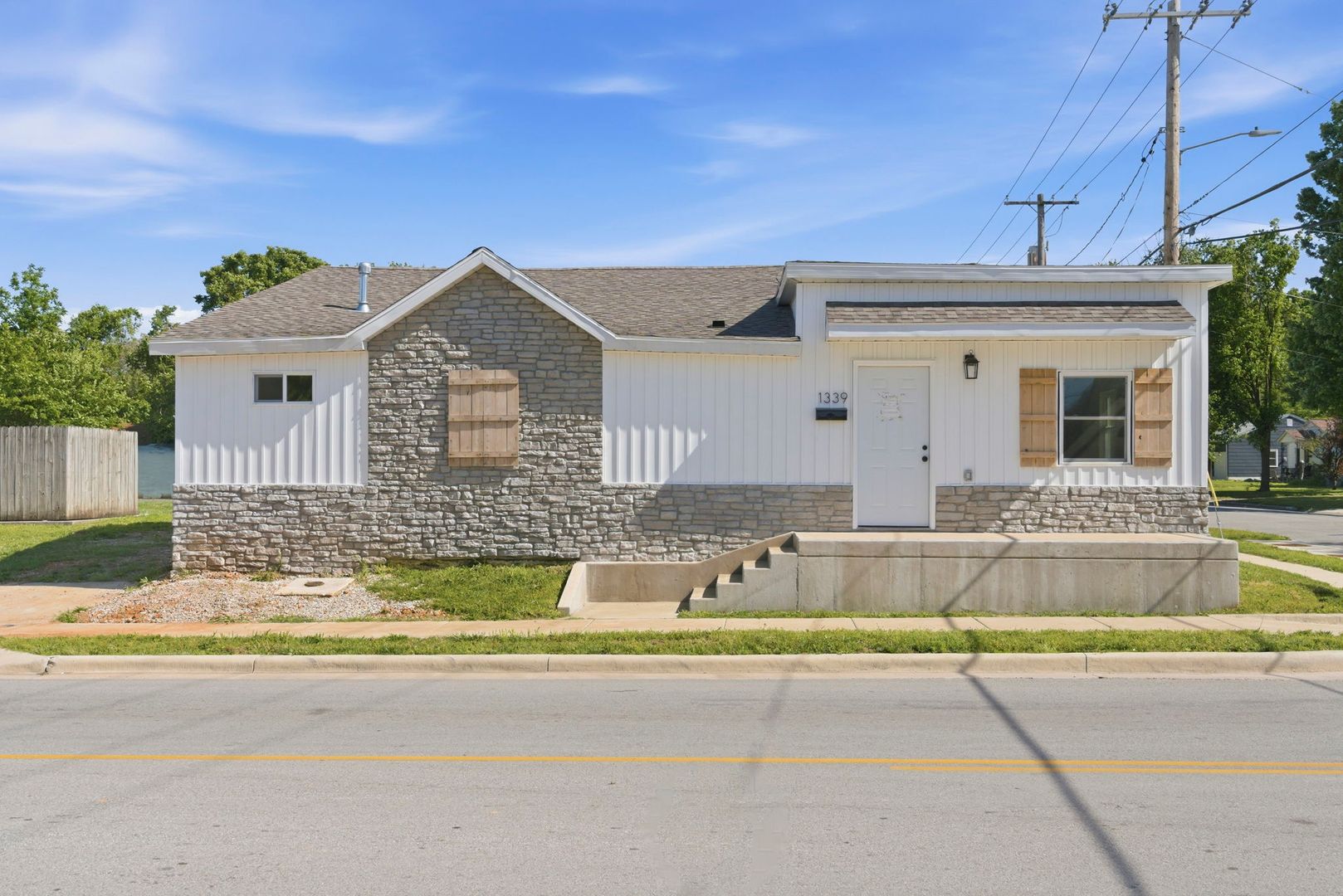 Springfield House: 1339 E Division