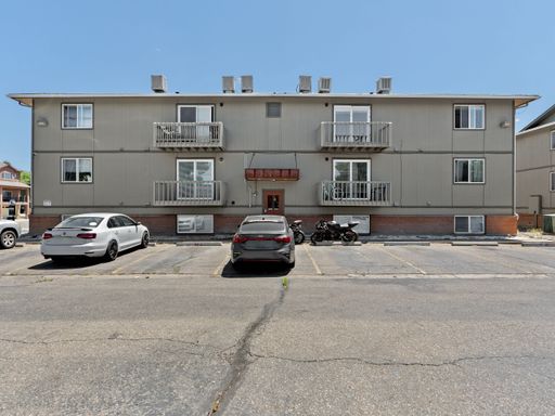 Spacious and Bright 2-Bedroom, Pet Friendly Apartment- Prime Location! – photo 1