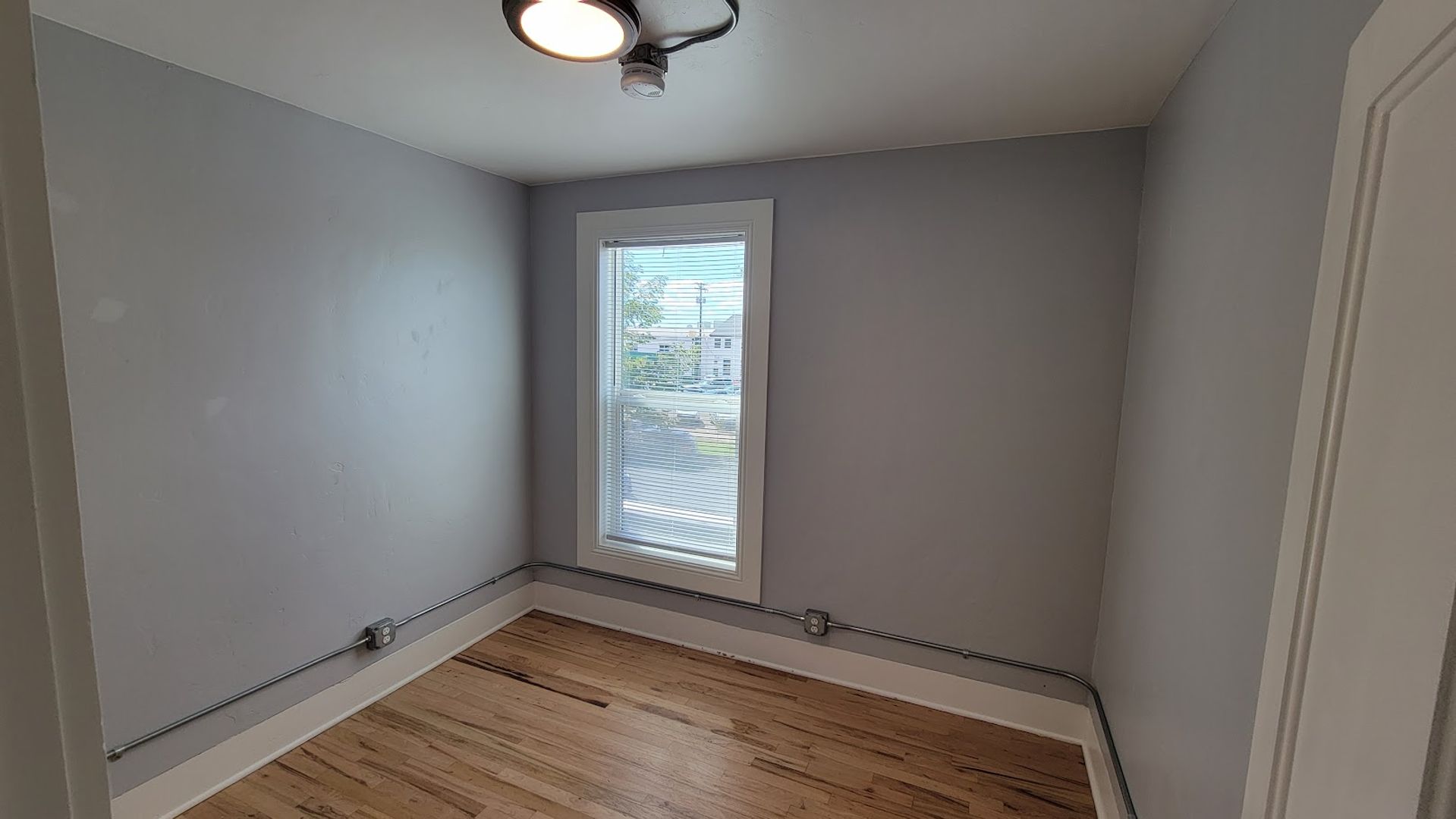 Charming Historic Downtown 3 Bedroom Apartment – All Utilities Included! 8 of 12