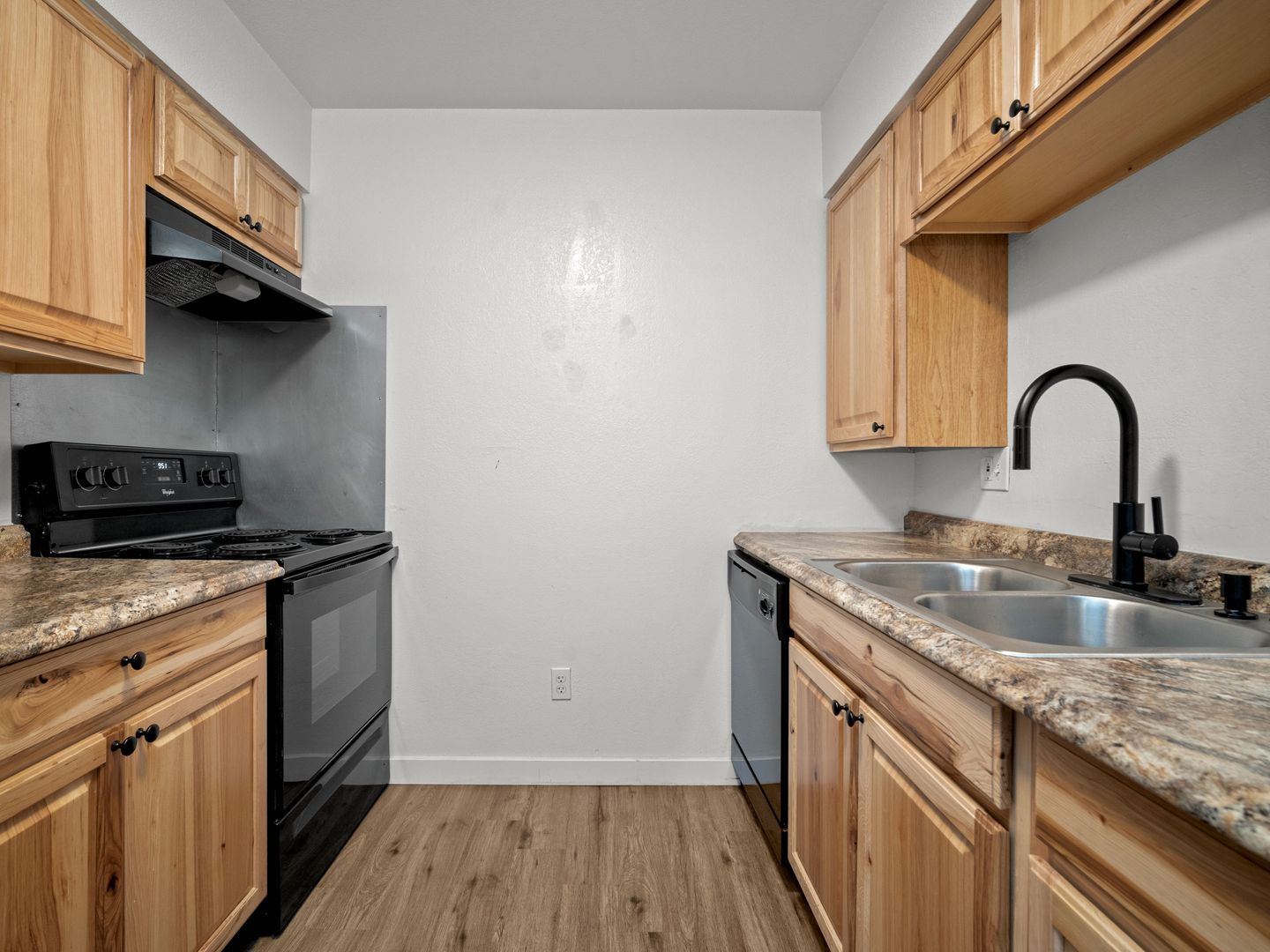 Spacious and Bright 2-Bedroom, Pet Friendly Apartment- Prime Location! 5 of 12