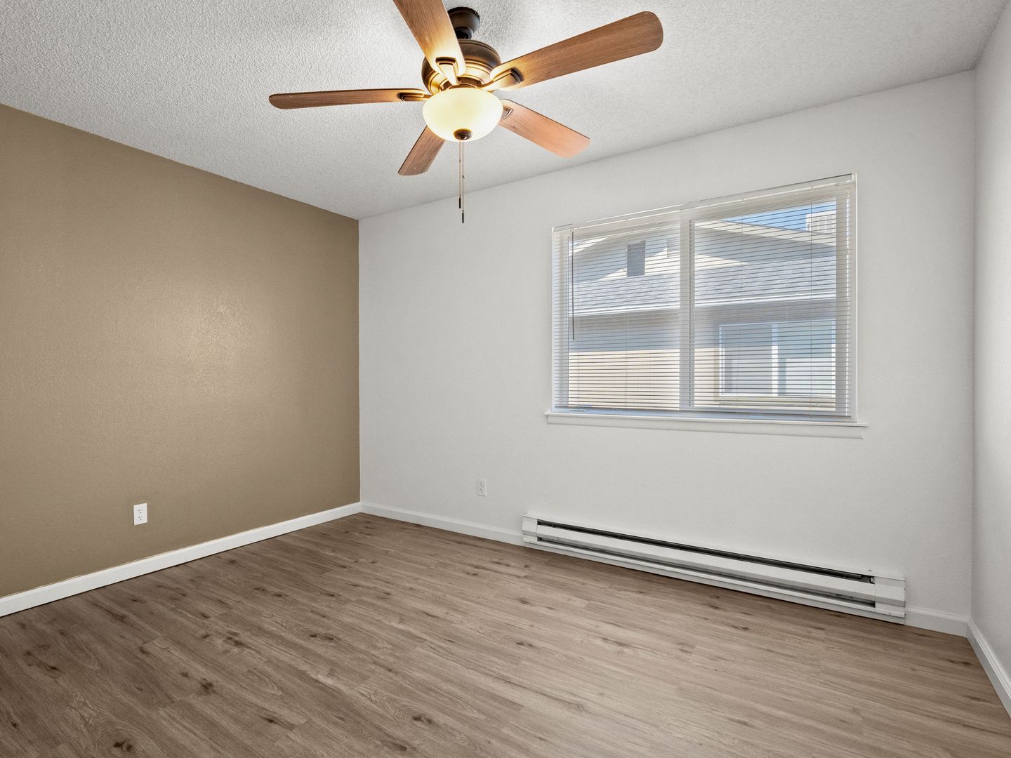 Spacious and Bright 2-Bedroom, Pet Friendly Apartment- Prime Location! 5 of 12