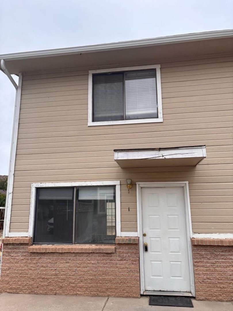 Palisade Apartment: 862 Iowa Ave.