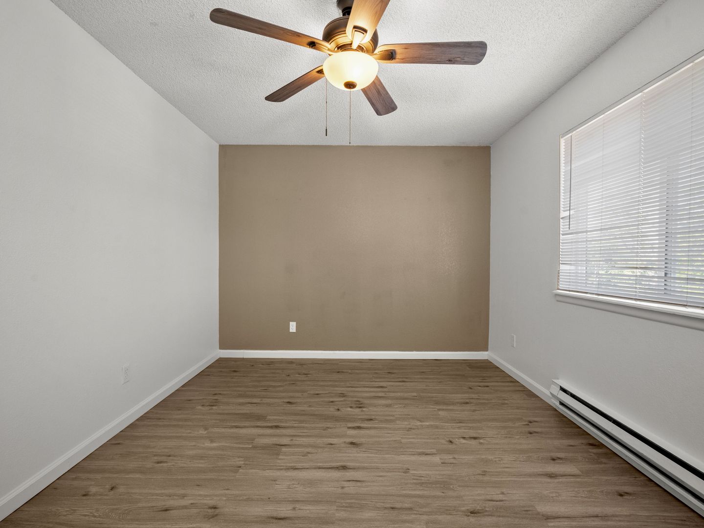 Spacious and Bright 2-Bedroom, Pet Friendly Apartment- Prime Location! 9 of 12