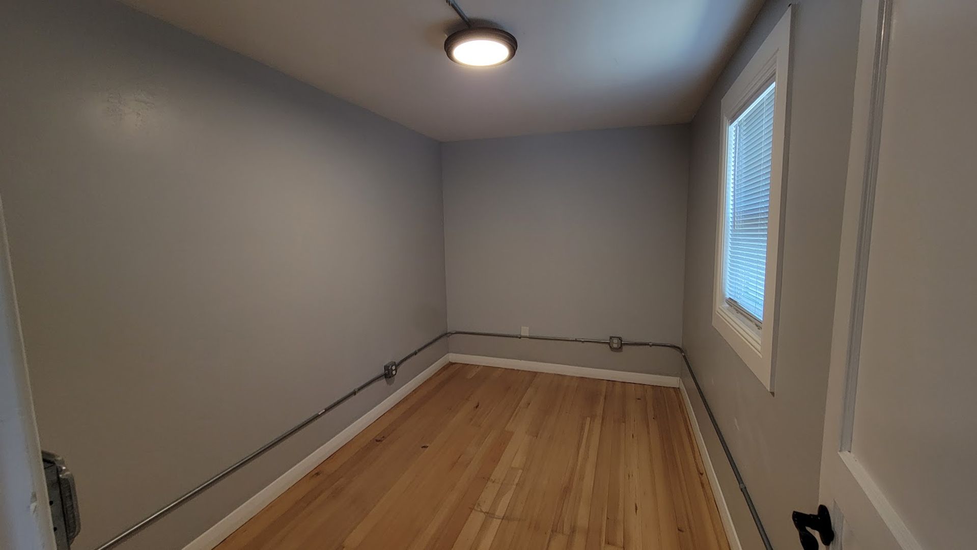 Charming Historic Downtown 3 Bedroom Apartment – All Utilities Included! 11 of 12
