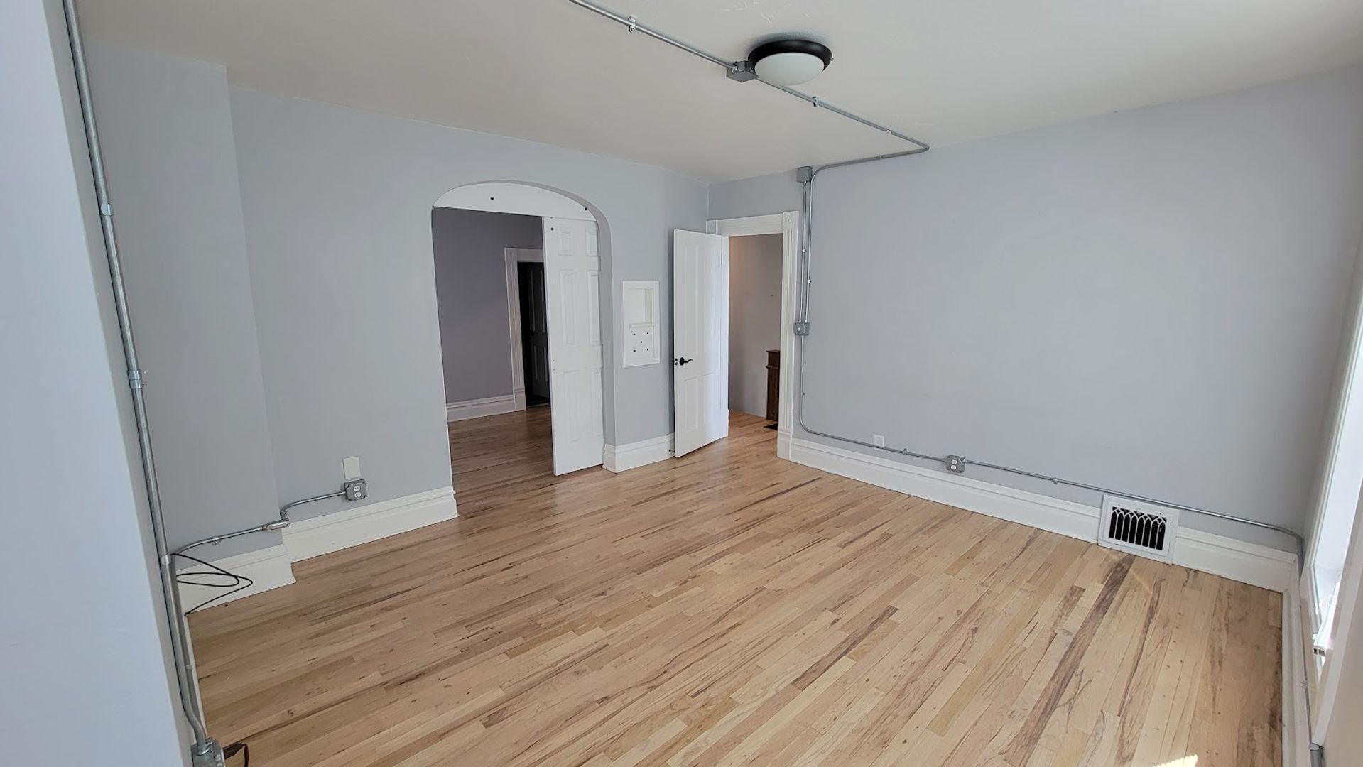 Charming Historic Downtown 3 Bedroom Apartment – All Utilities Included! 6 of 12