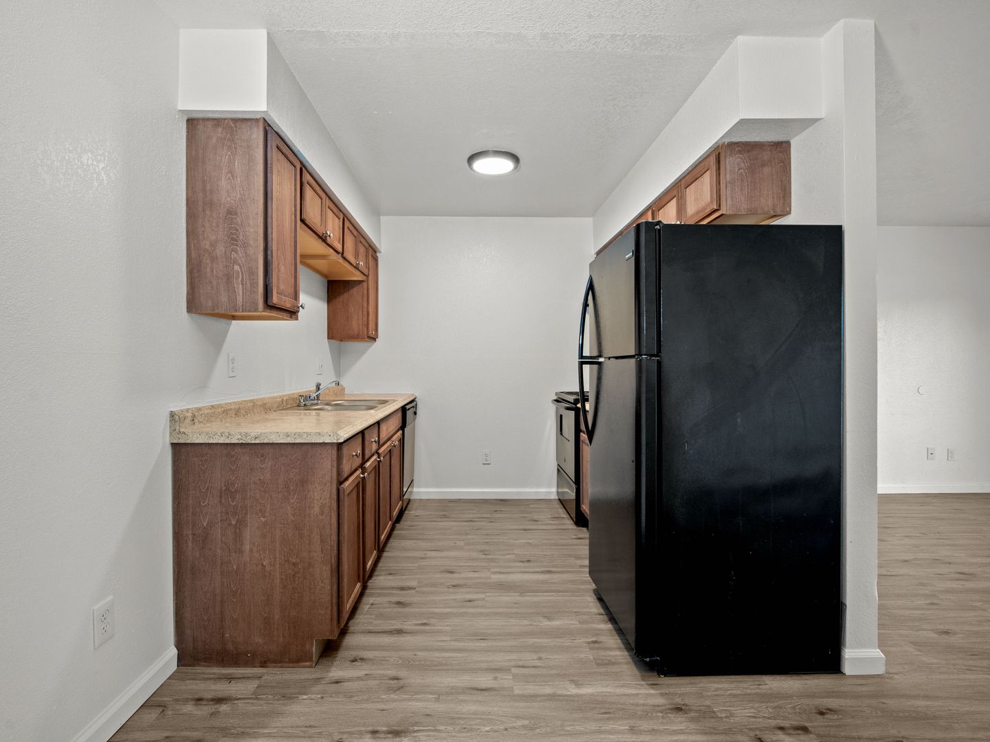 Spacious and Bright 2-Bedroom, Pet Friendly Apartment- Prime Location! 4 of 12