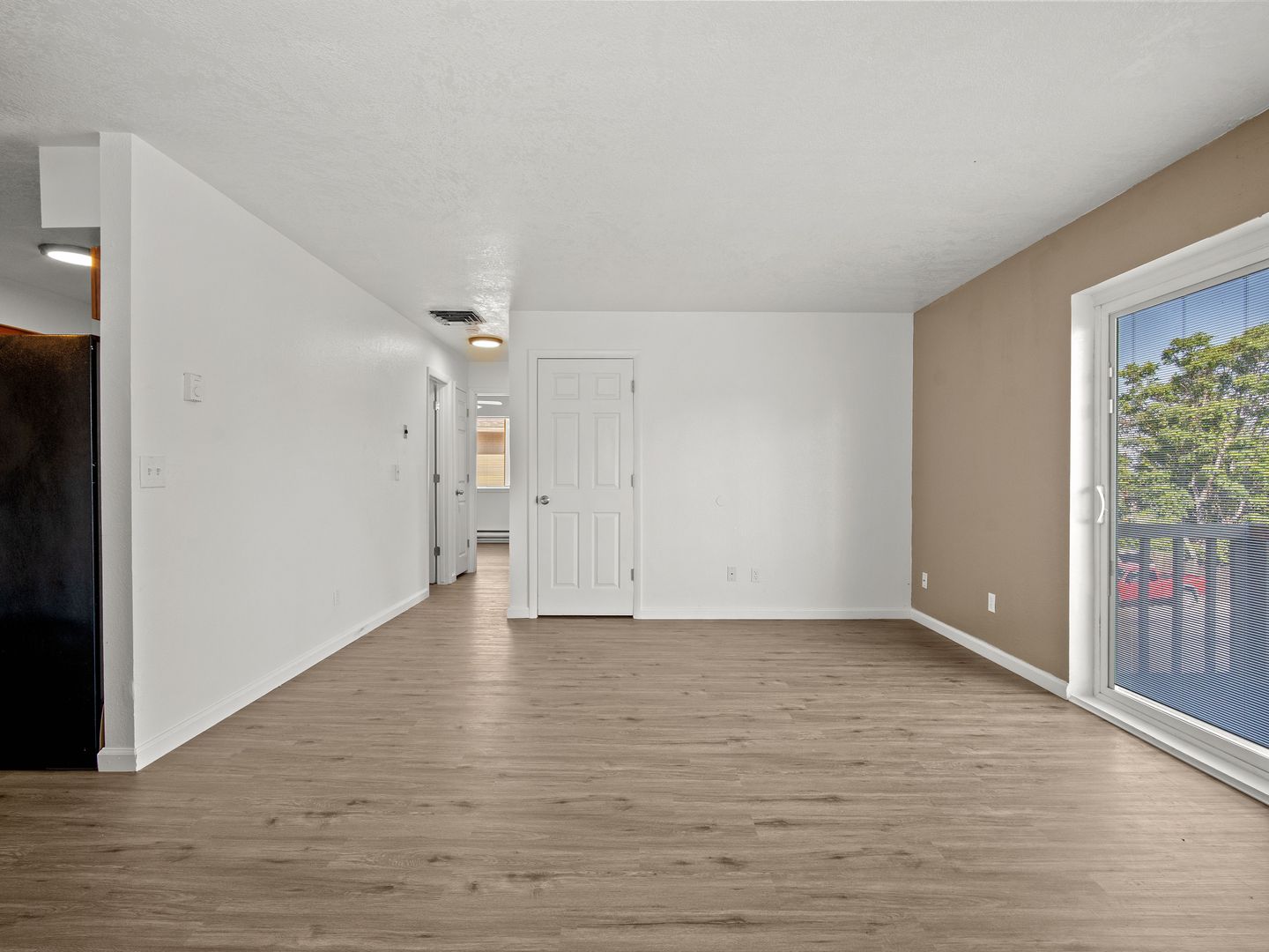Spacious and Bright 2-Bedroom, Pet Friendly Apartment- Prime Location! 8 of 12