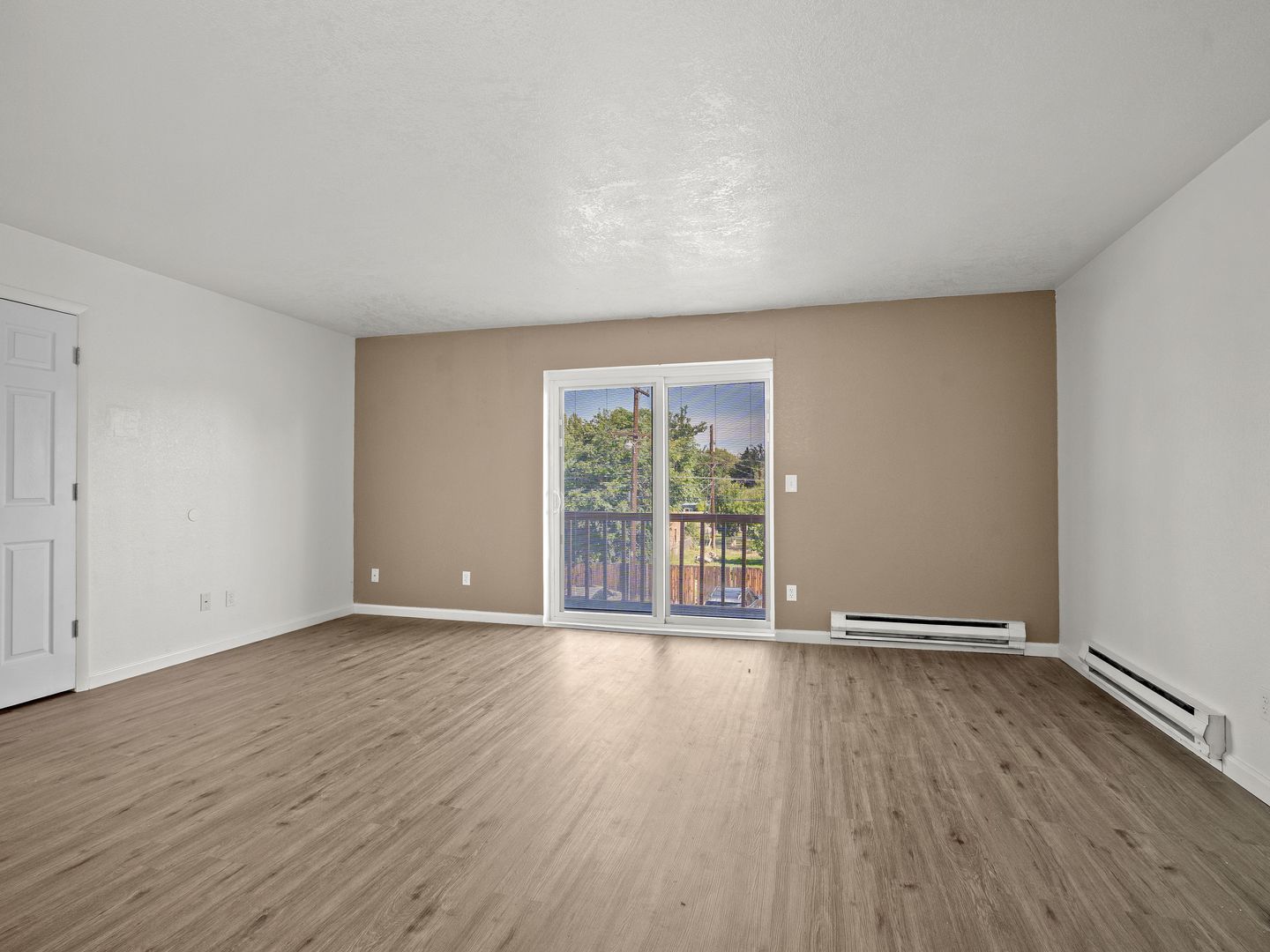Spacious and Bright 2-Bedroom, Pet Friendly Apartment- Prime Location! 10 of 12
