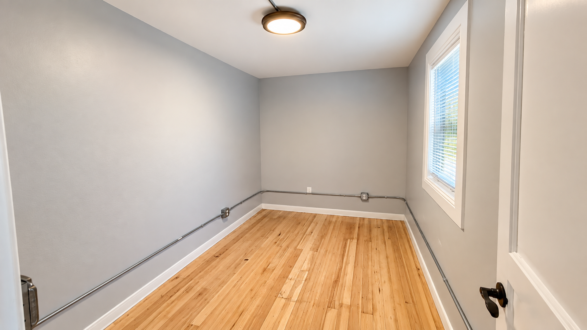 First Month Free! Unique Historic Downtown 3 Bedroom Apartment – All Utilities Included 7 of 8