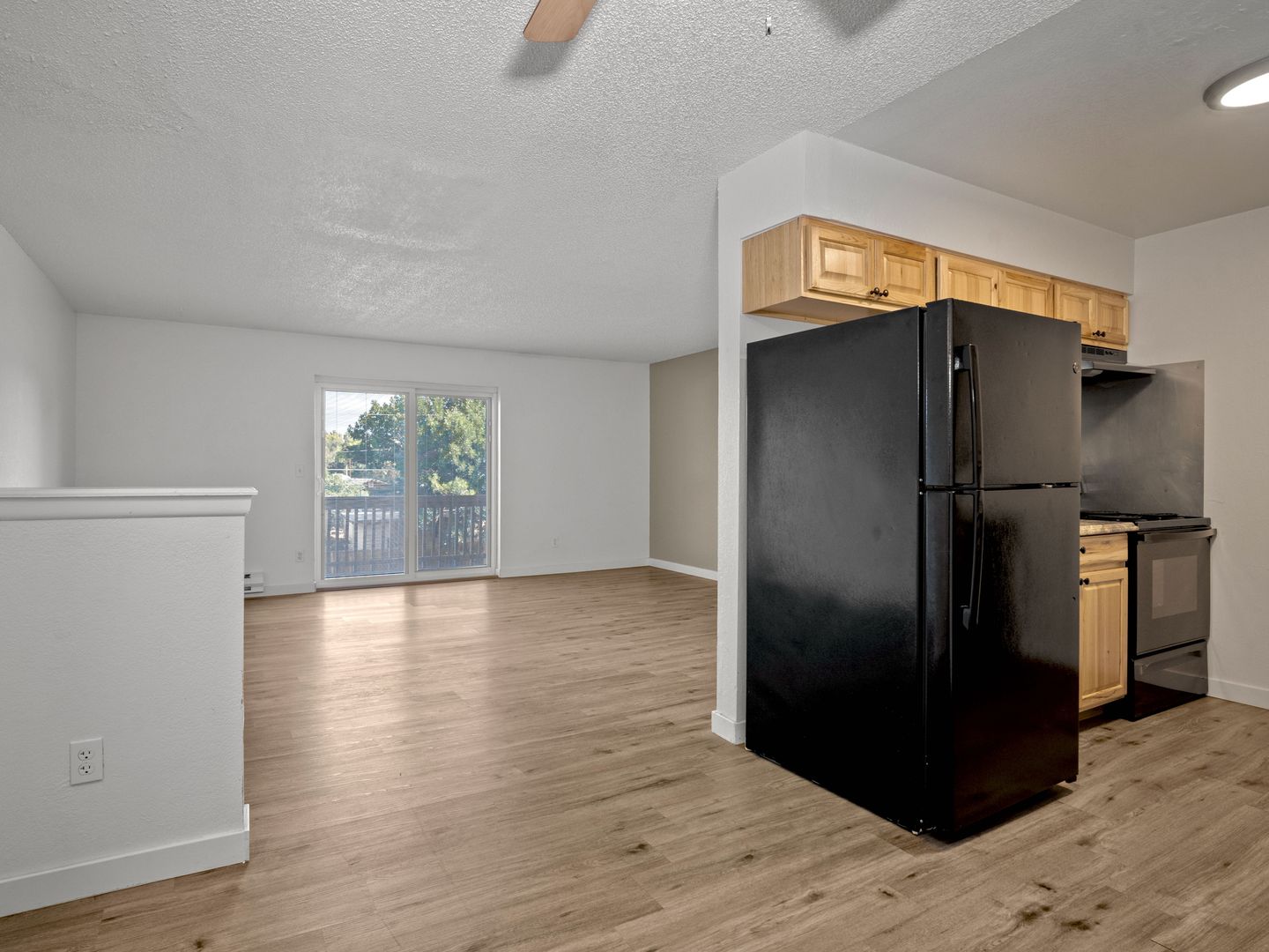 Spacious and Bright 2-Bedroom, Pet Friendly Apartment- Prime Location! 3 of 12