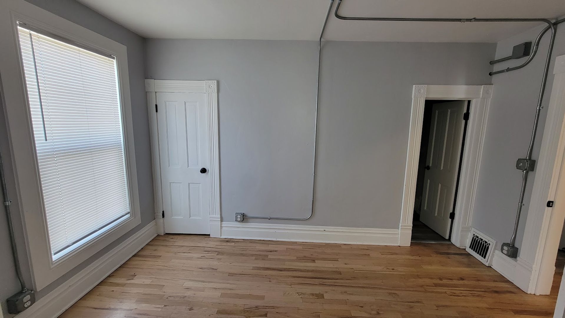 Charming Historic Downtown 3 Bedroom Apartment – All Utilities Included! 5 of 12