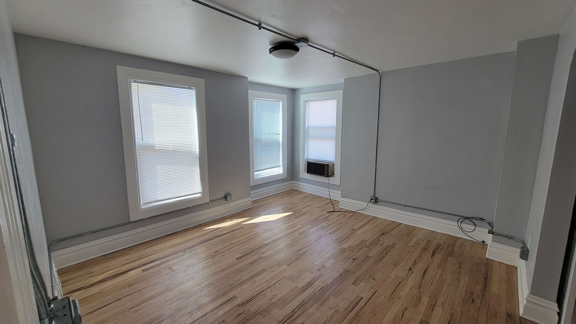 Charming Historic Downtown 3 Bedroom Apartment – All Utilities Included! 9 of 12