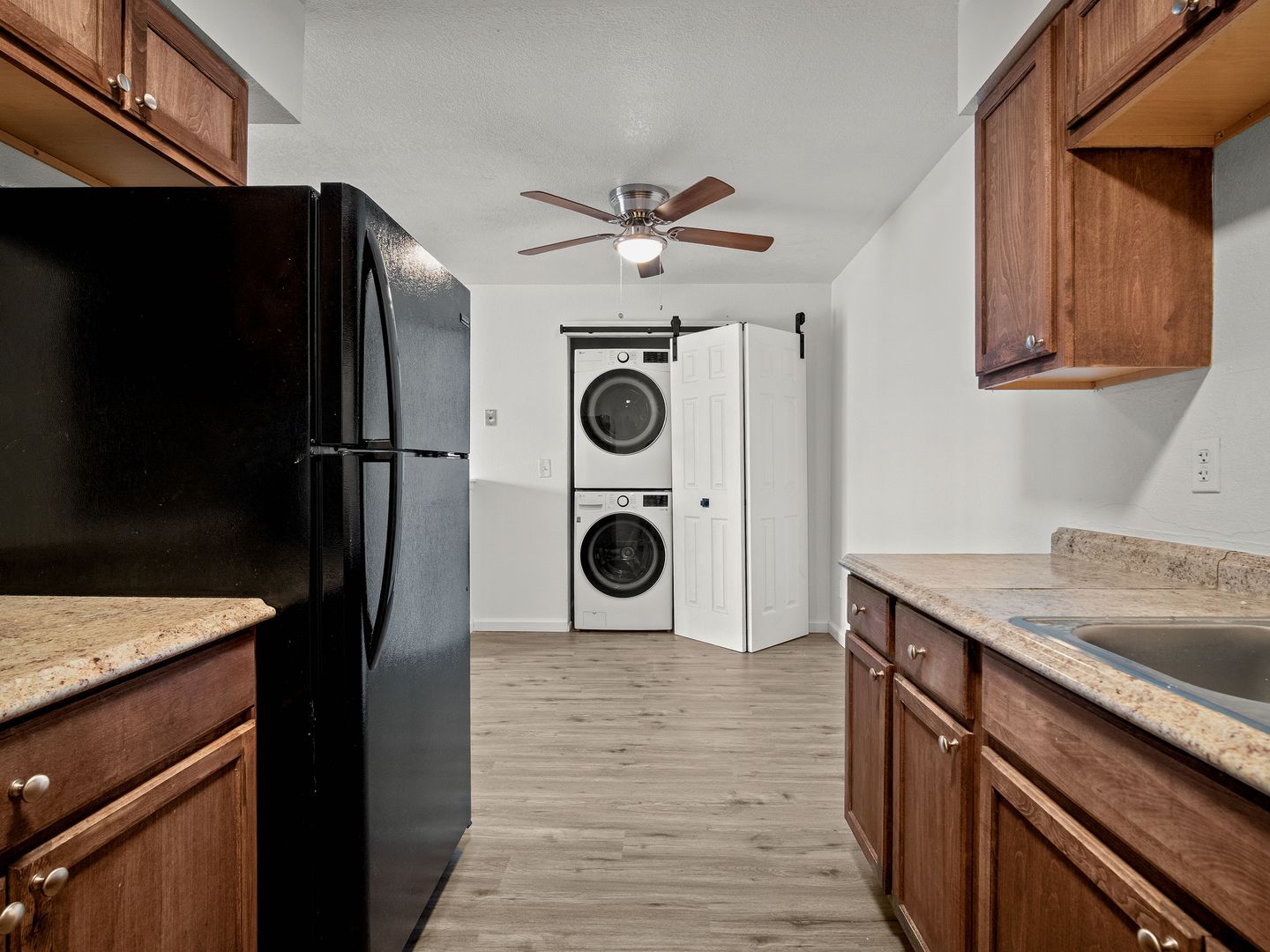 Spacious and Bright 2-Bedroom, Pet Friendly Apartment- Prime Location! 2 of 12