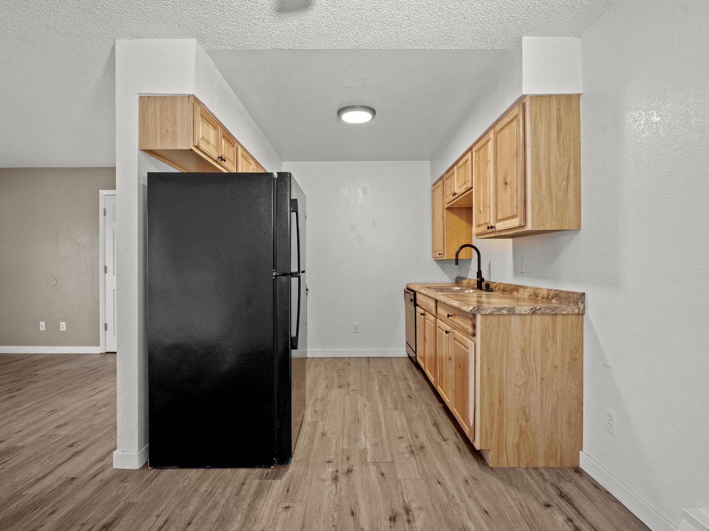 Spacious and Bright 2-Bedroom, Pet Friendly Apartment- Prime Location! 4 of 12