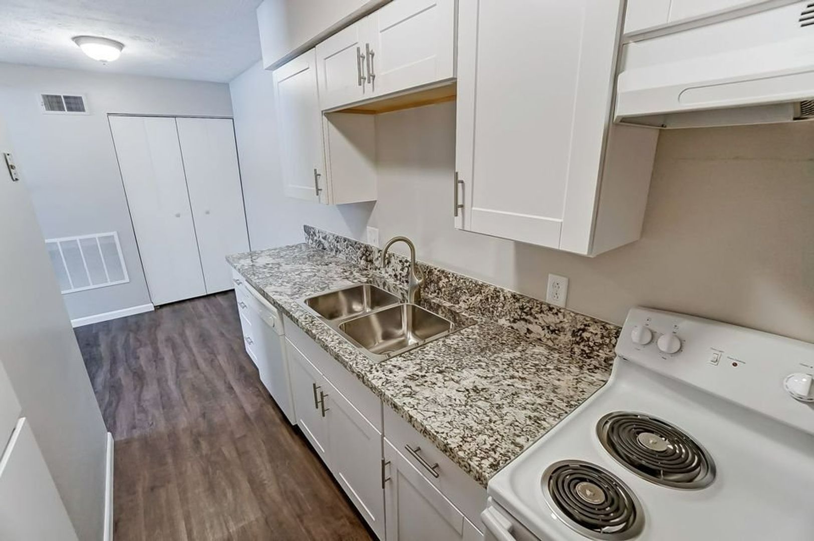 Marysville Apartment: 722 Collins Ave