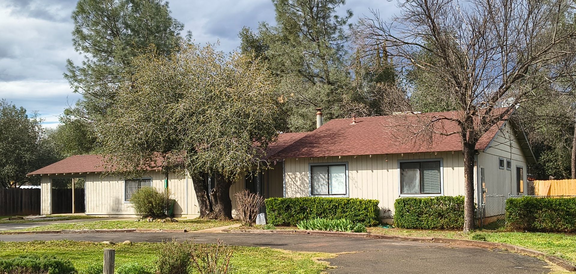 Anderson House: 16332 Hawthorne Ave