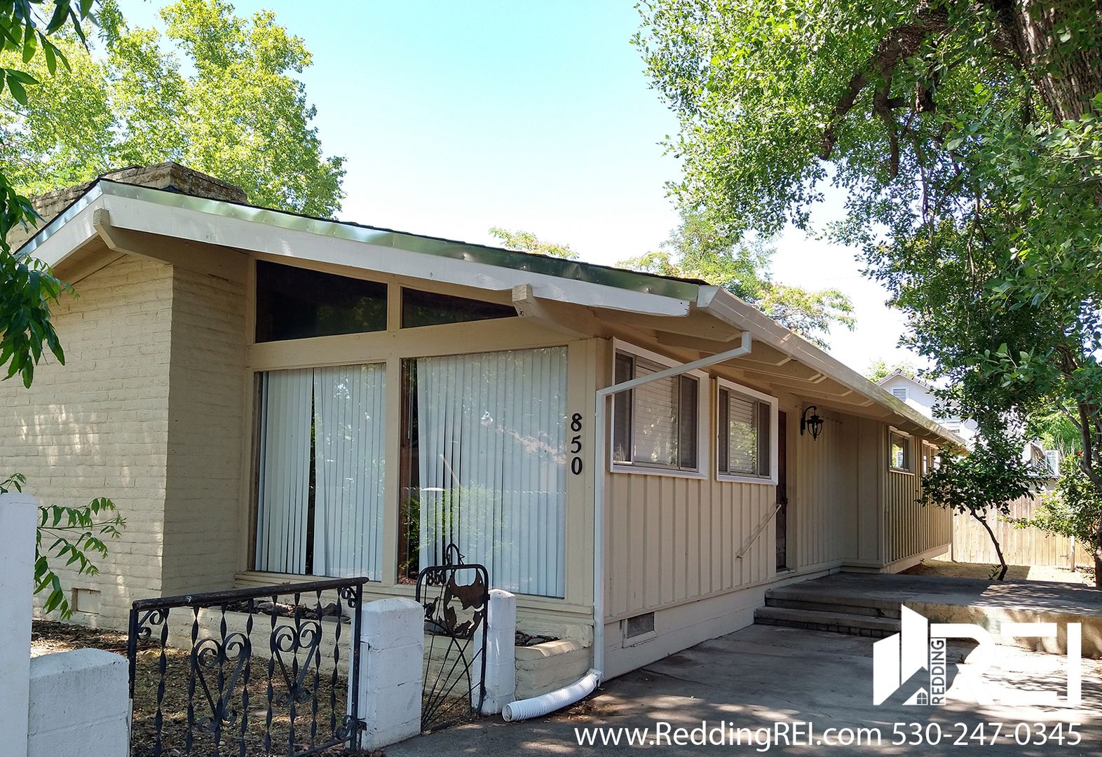 Redding House: 850 Locust St