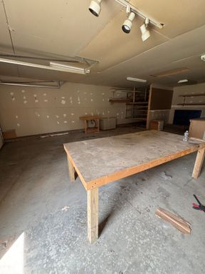 GARAGE WITH NO BATHROOM