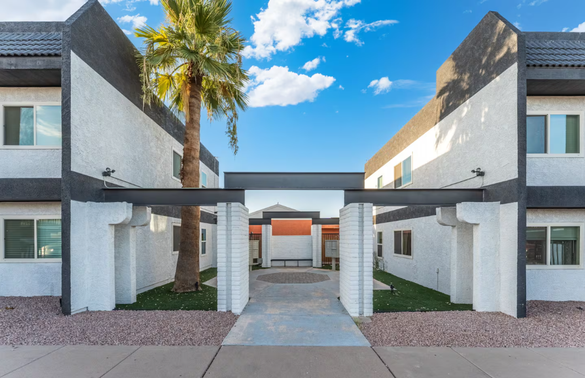 Phoenix Apartment: 1822 N 32nd St