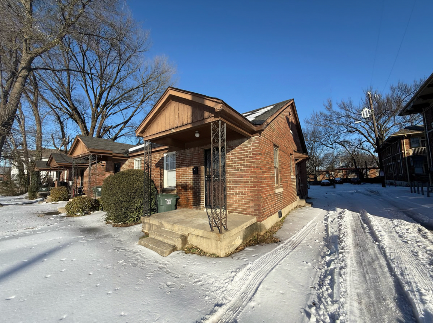 Memphis Apartment: 406/408 N Bellevue Blvd