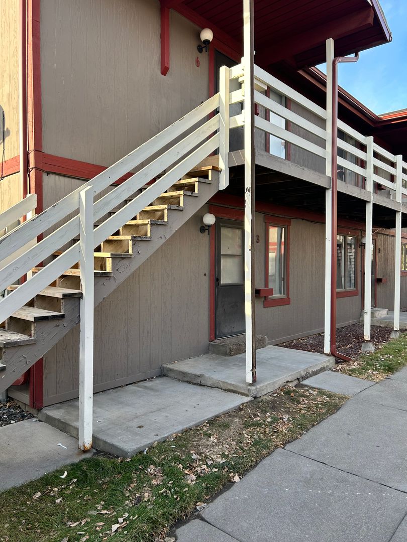 Great Falls Apartment: 3542 11th Ave S