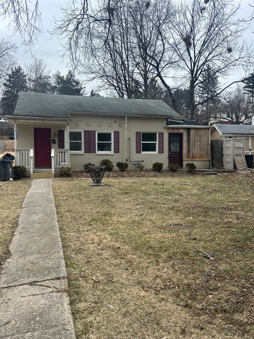 Harrisburg House: 3430 Schoolhouse Lane