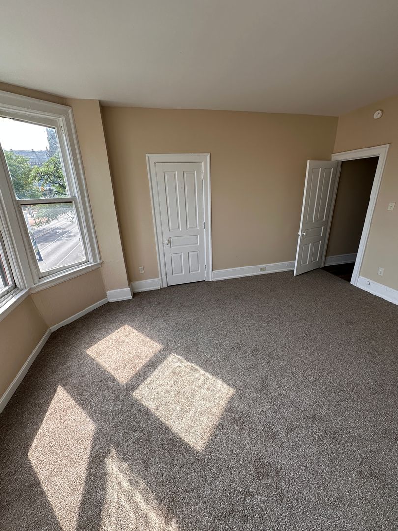 York Apartment: 242 S George St