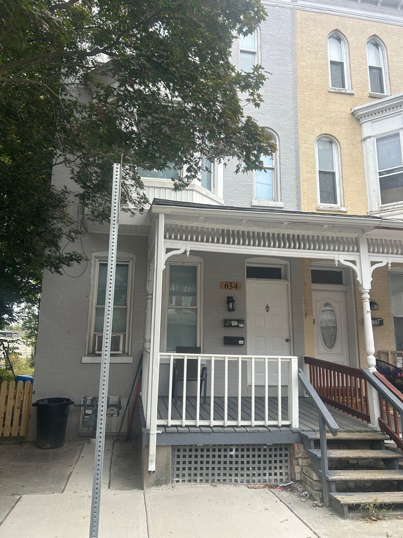 York Apartment: 654 W King Street