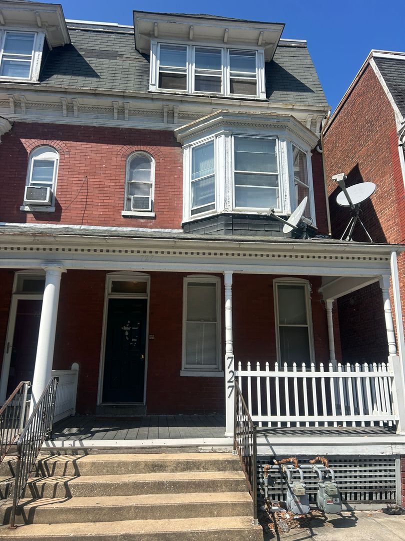 York Apartment: 727 Linden Ave