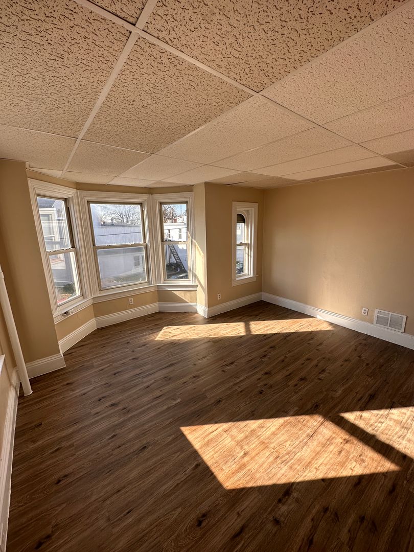 York Apartment: 121 North State Street