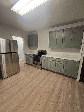 Four-bedroom house parking and utilities included in rent!! – photo 1