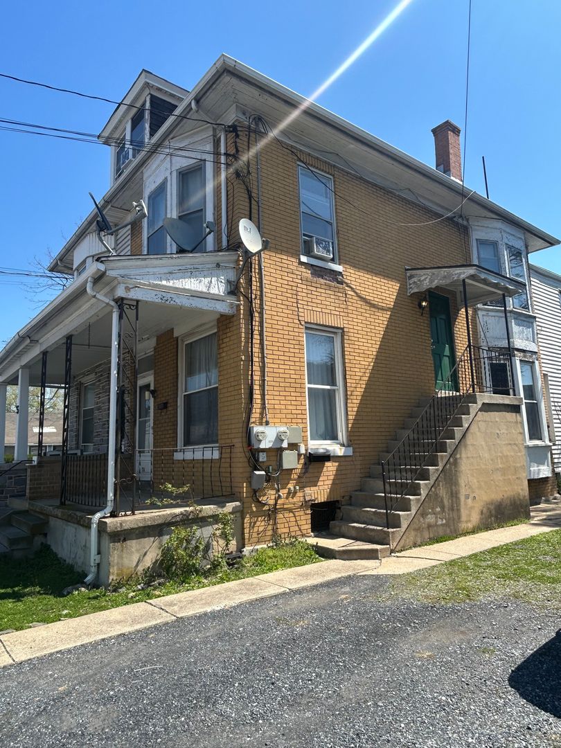 Camp Hill Apartment: 7 Hummel Ave