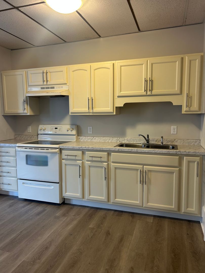 Lebanon Apartment: 1015 Chestnut Street