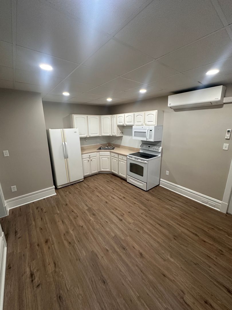 Lancaster Apartment: 601 South West End Avenue