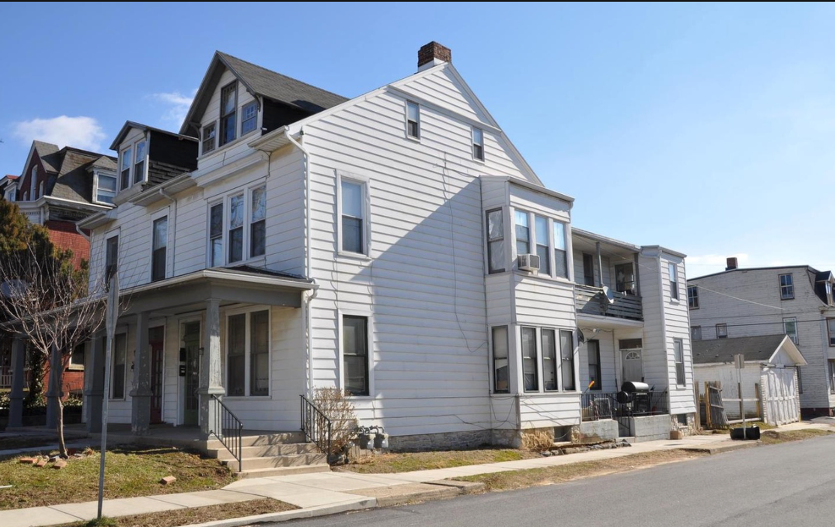 York Apartment: 444 Park St