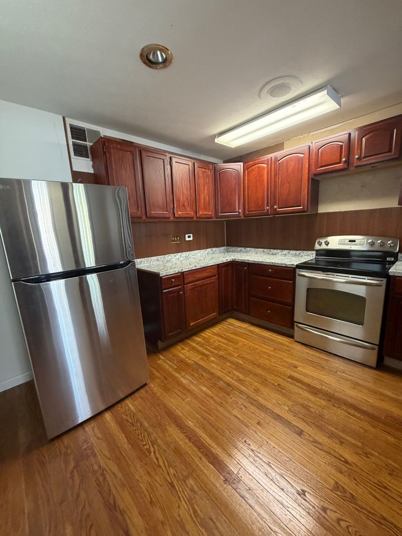 Lebanon Apartment: 247 S 8th St