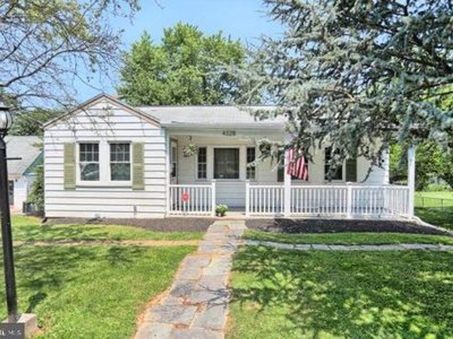 Colonial Park Ranch on half acre lot CD Schools 