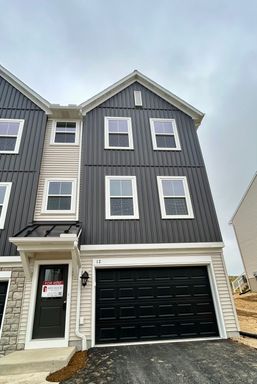 New End of row townhome 3 bed, 2.5 bath in Carlisle – photo 1