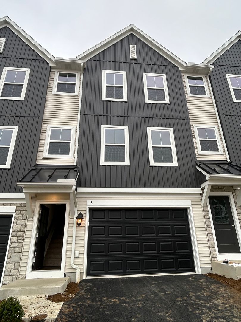 Carlisle House: 8 Meredith Way