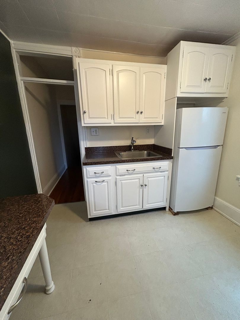 Lancaster Apartment: 556 N Plum Street