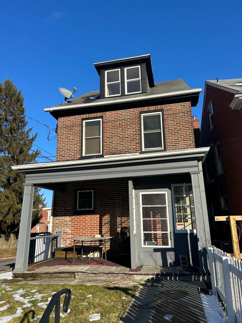 Lancaster Apartment: 601 South West End Avenue