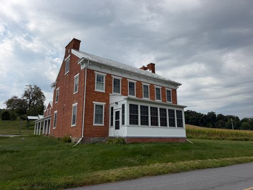 4 Bedroom Farmhouse in Thomasville!