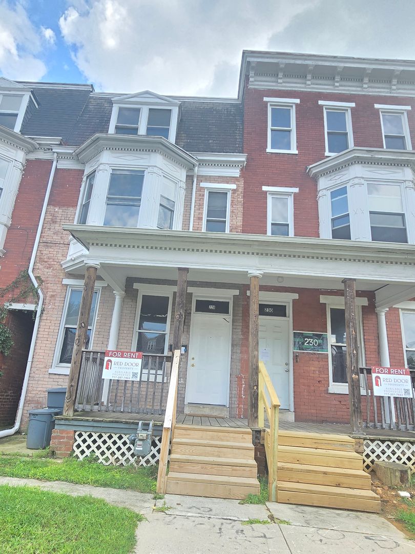 York House: 228 W Jackson St
