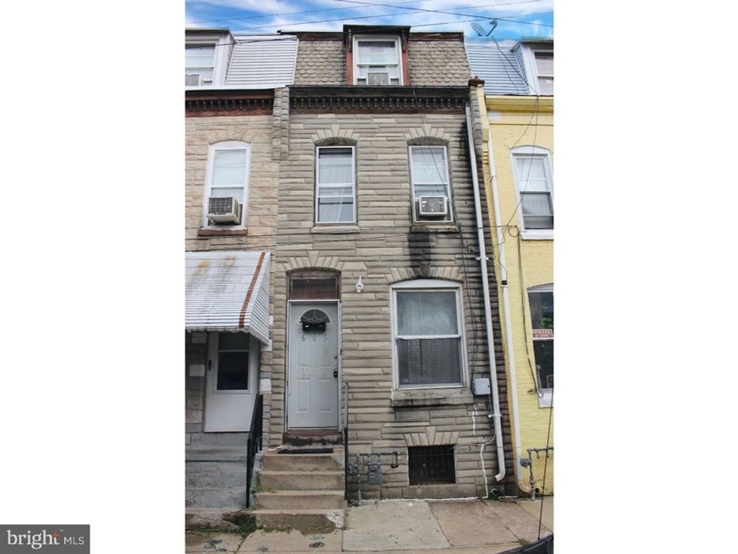 Reading House: 605 Eisenbrown Street